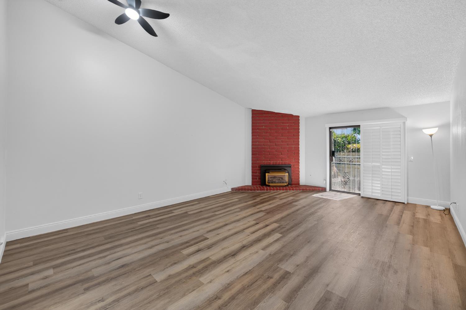 4985 E Butler Ave #105, Fresno, CA 93727