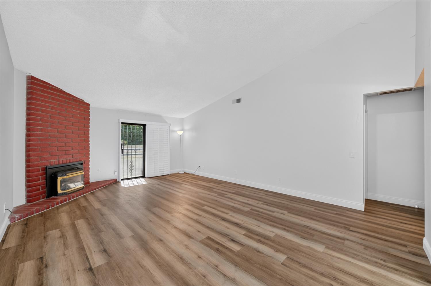 4985 E Butler Ave #105, Fresno, CA 93727