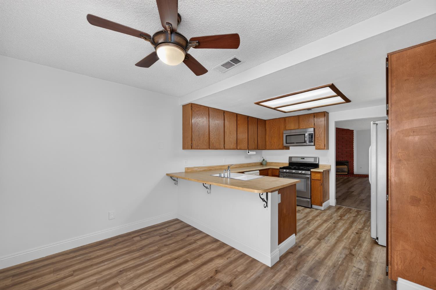 4985 E Butler Ave #105, Fresno, CA 93727
