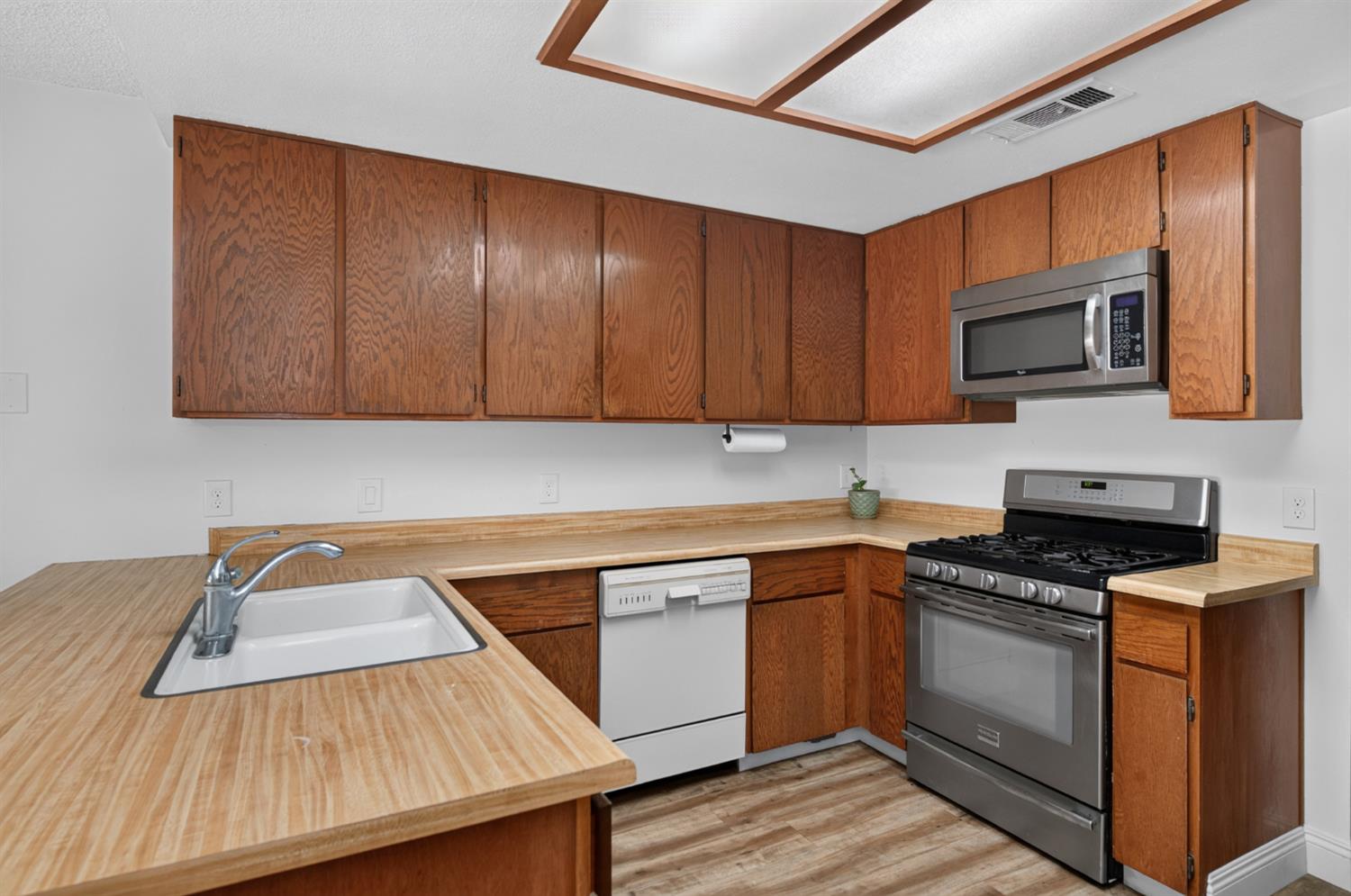4985 E Butler Ave #105, Fresno, CA 93727