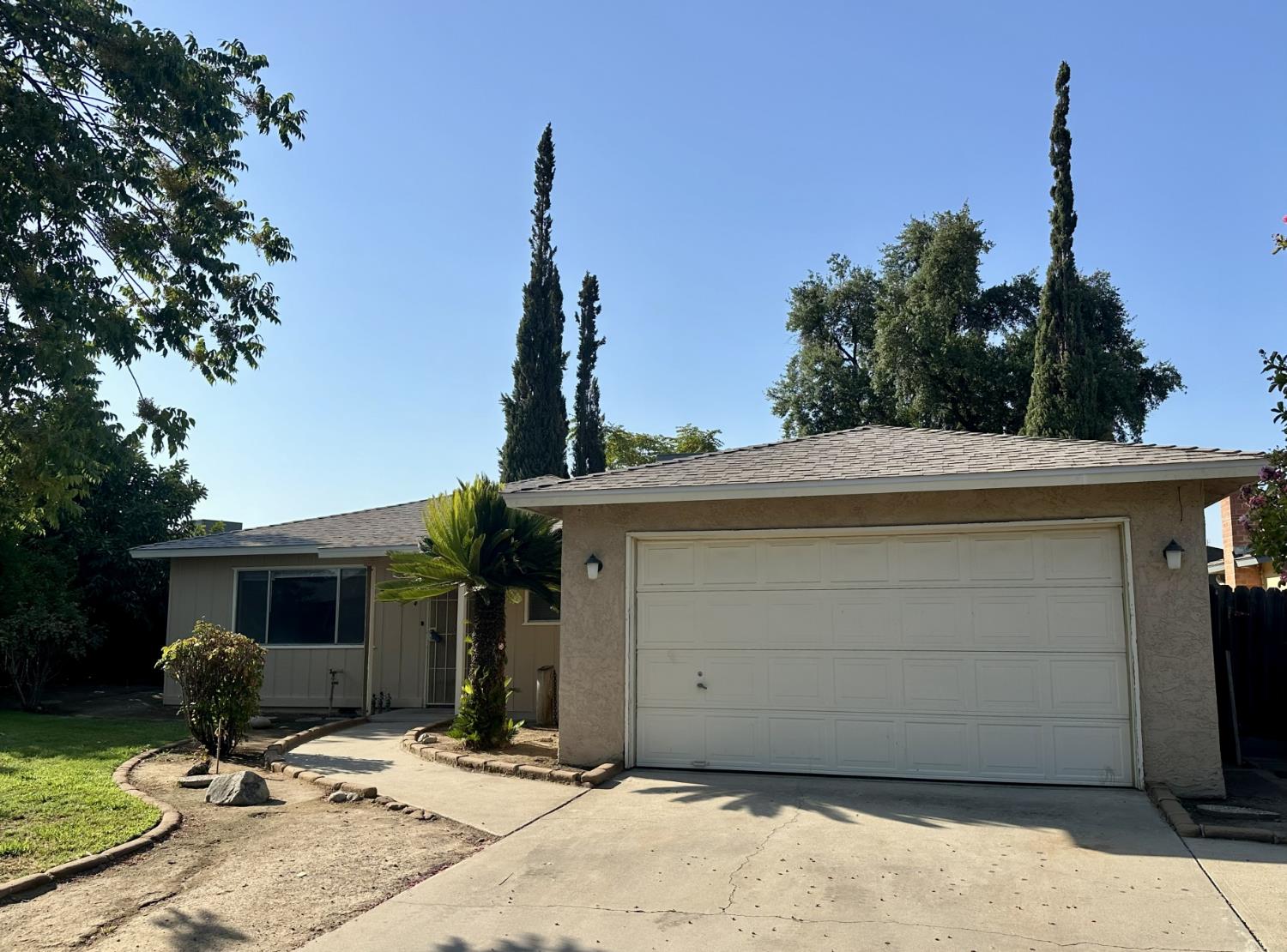 5904 E Pontiac Way, Fresno, CA 93727