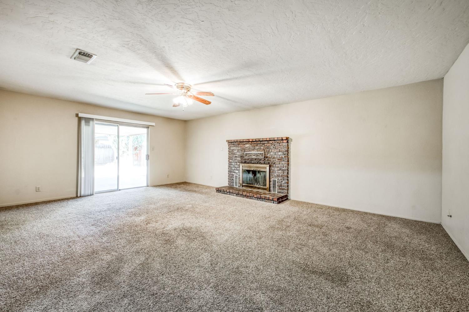 5904 E Pontiac Way, Fresno, CA 93727