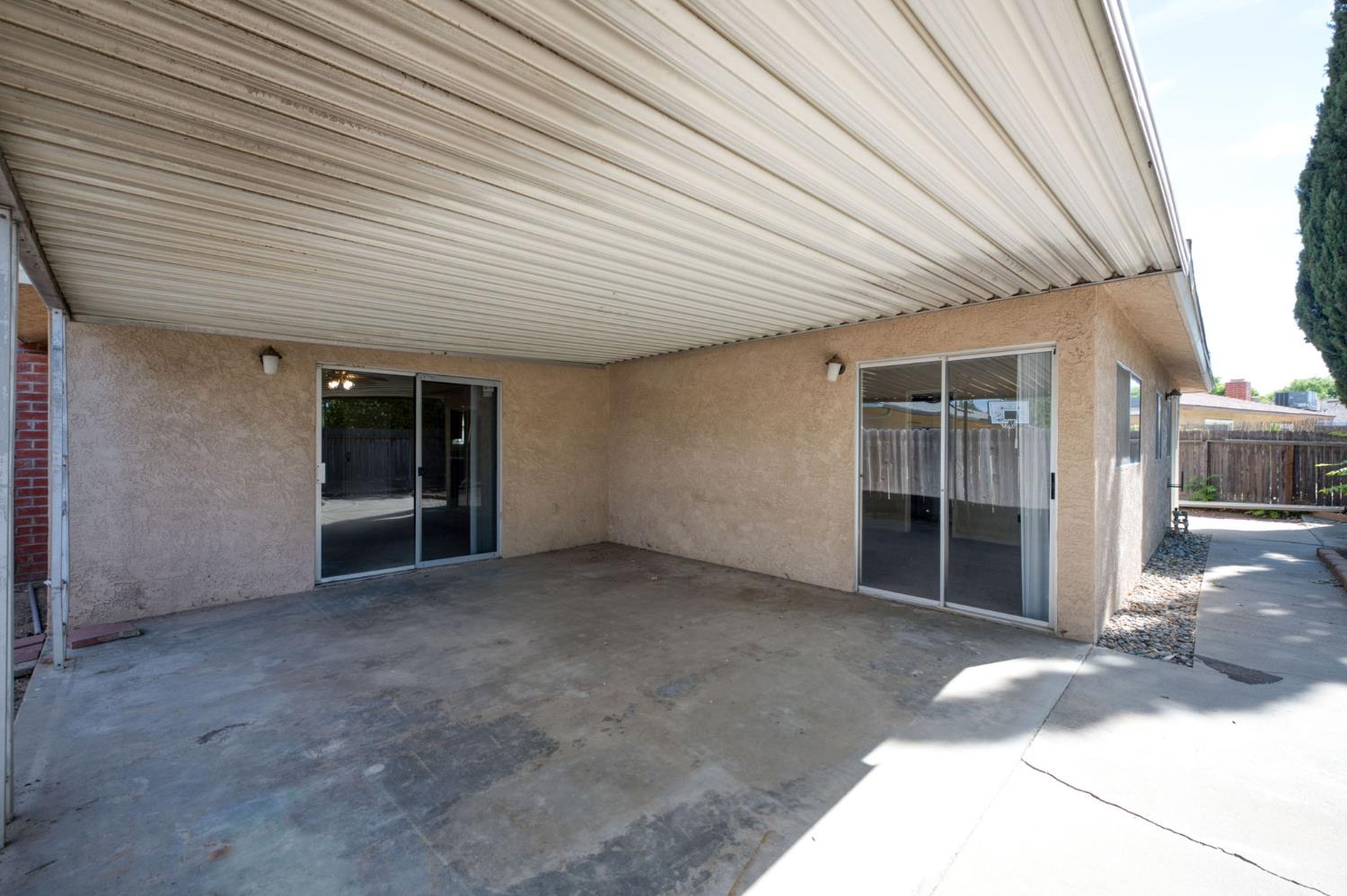 5904 E Pontiac Way, Fresno, CA 93727