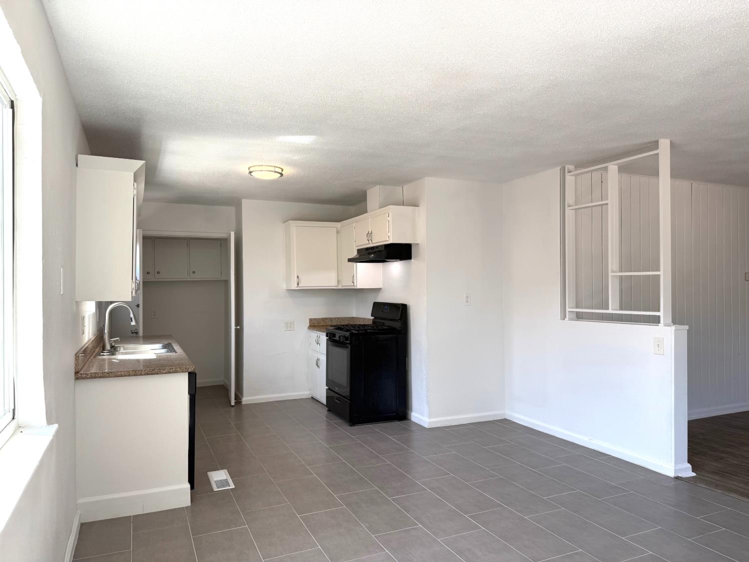 2337 W Shields Ave, Fresno, CA 93705
