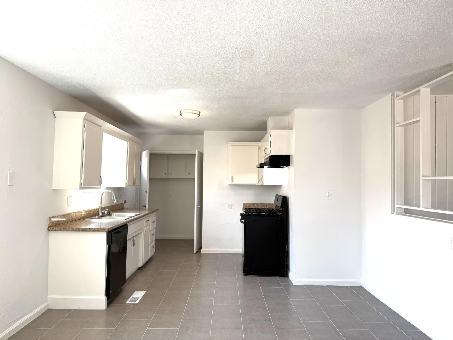 2337 W Shields Ave, Fresno, CA 93705