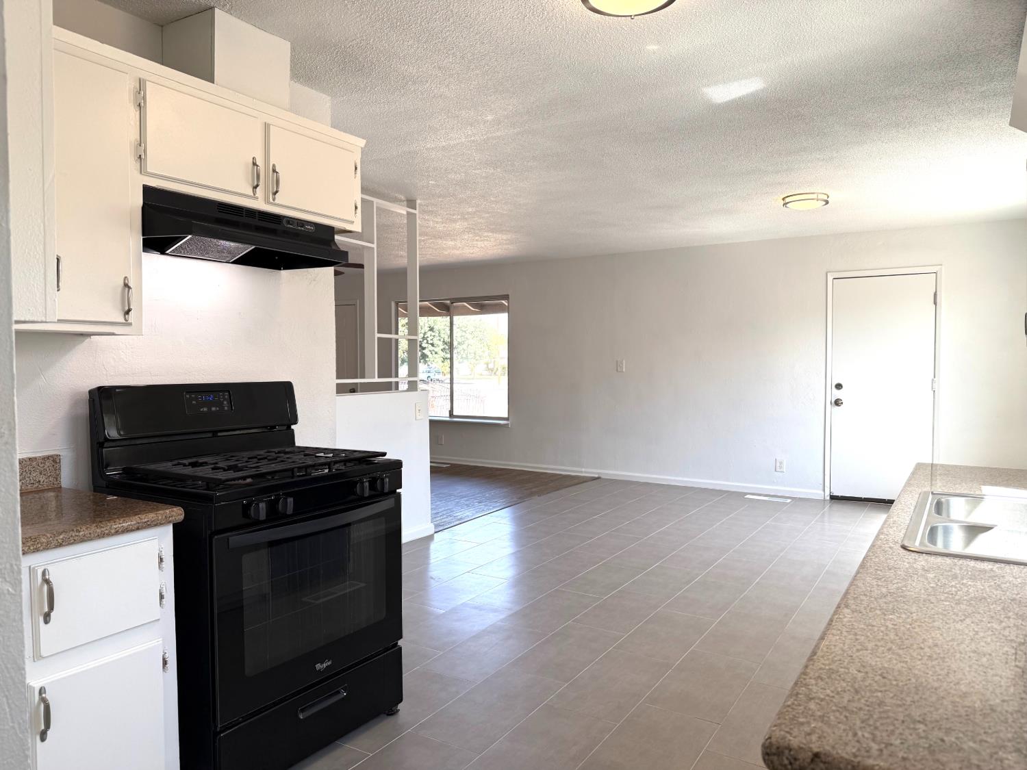 2337 W Shields Ave, Fresno, CA 93705