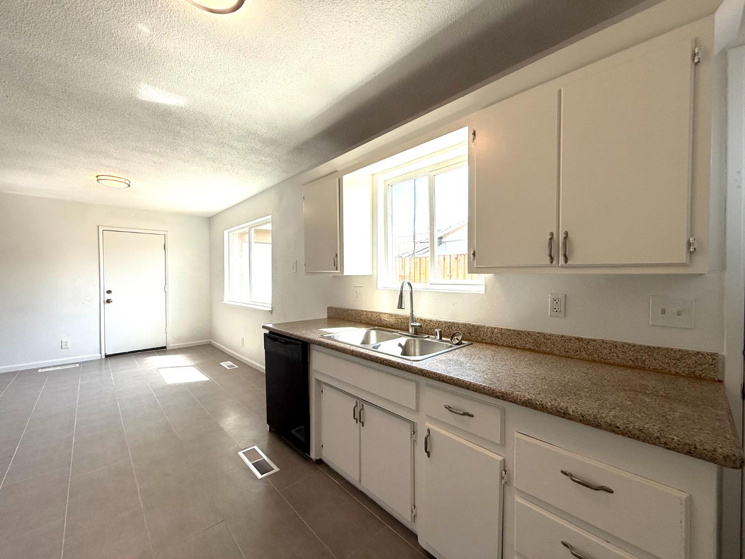2337 W Shields Ave, Fresno, CA 93705