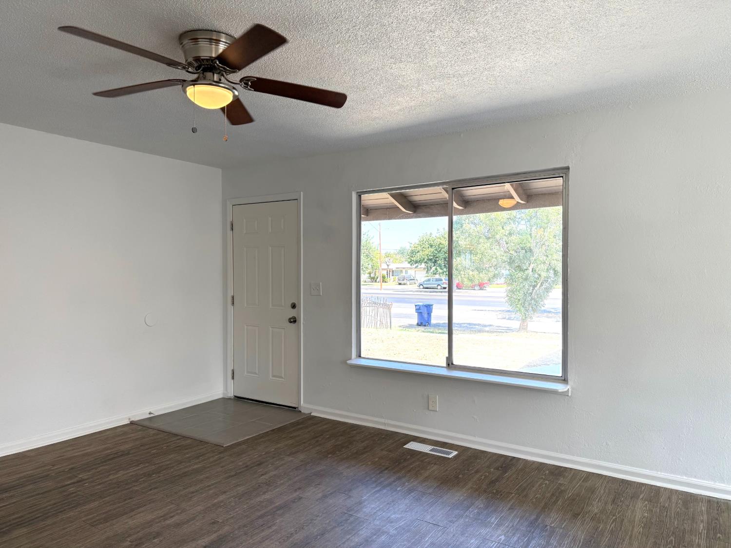 2337 W Shields Ave, Fresno, CA 93705