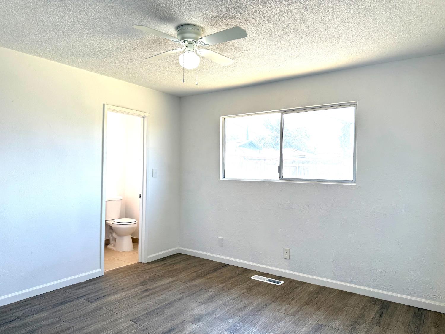 2337 W Shields Ave, Fresno, CA 93705