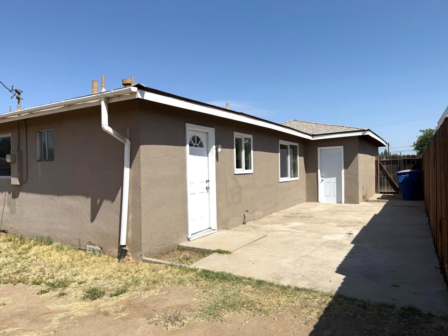 2337 W Shields Ave, Fresno, CA 93705