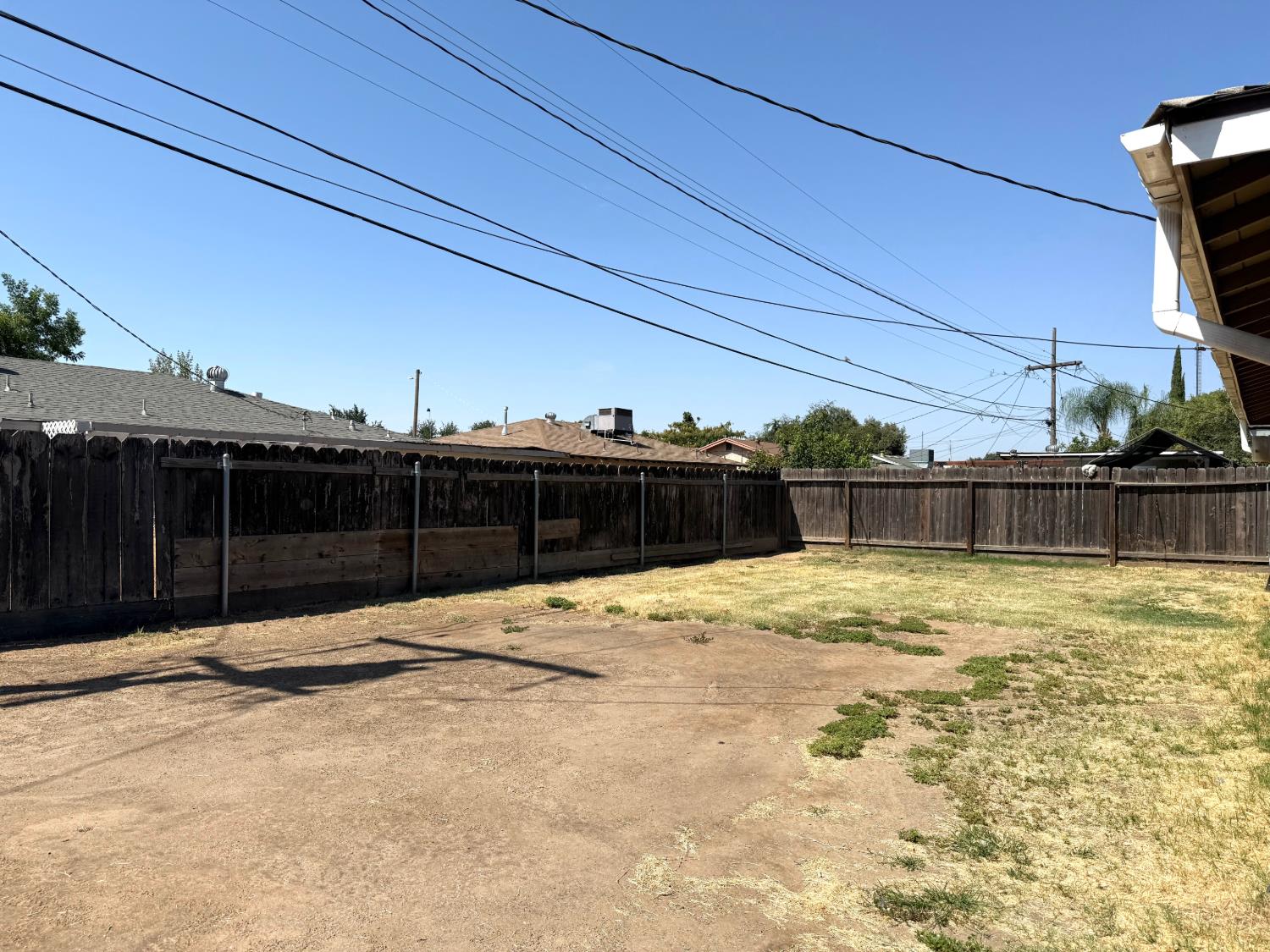2337 W Shields Ave, Fresno, CA 93705