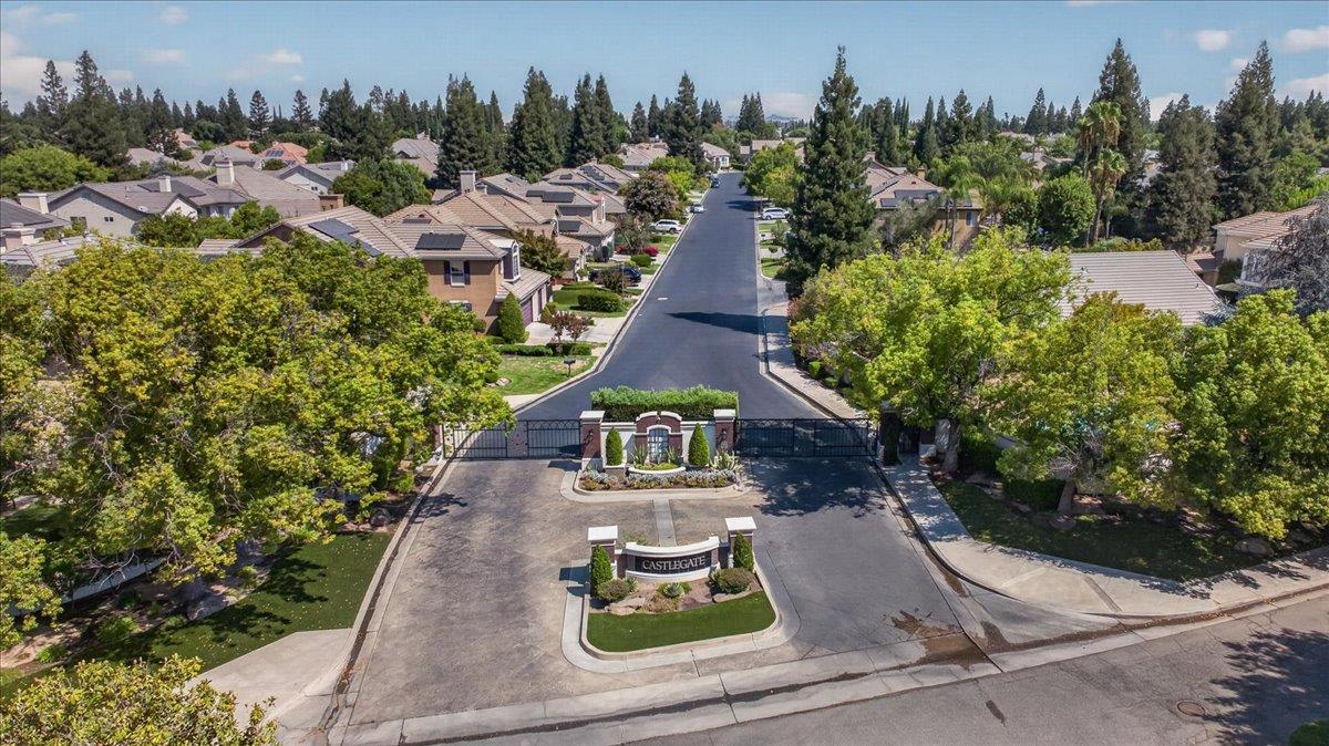 10283 N Sterling Ln, Fresno, CA 93730