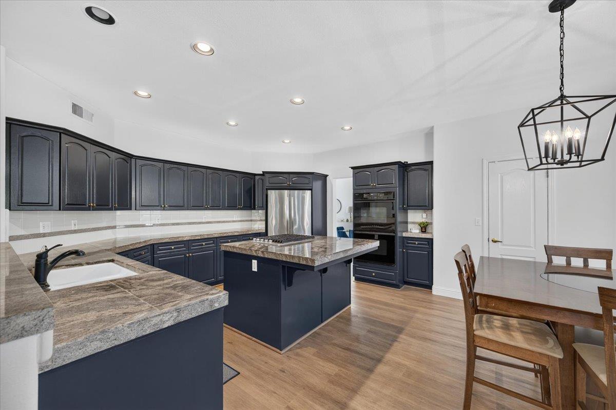 10283 N Sterling Ln, Fresno, CA 93730