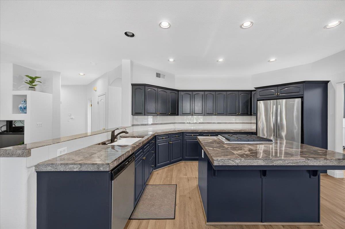 10283 N Sterling Ln, Fresno, CA 93730