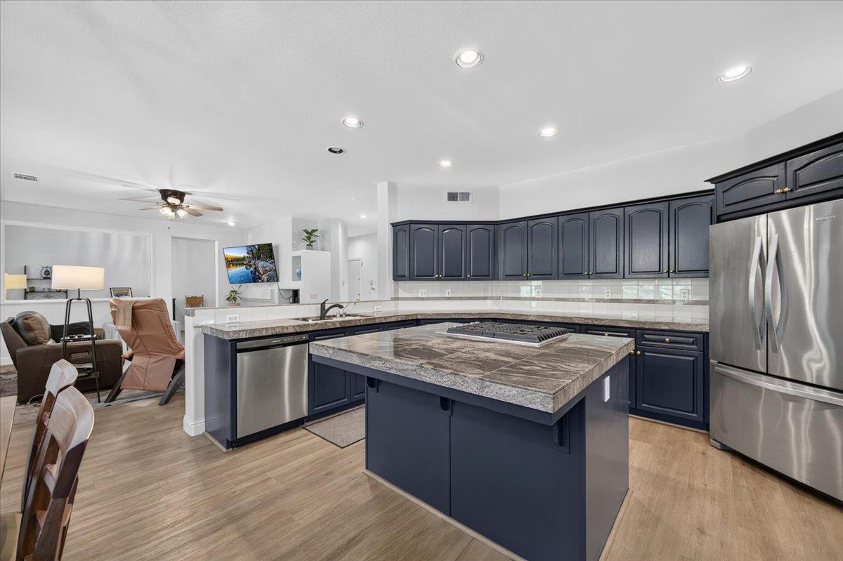 10283 N Sterling Ln, Fresno, CA 93730
