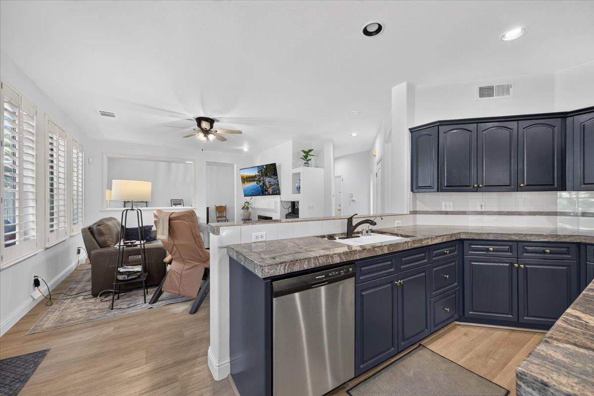 10283 N Sterling Ln, Fresno, CA 93730