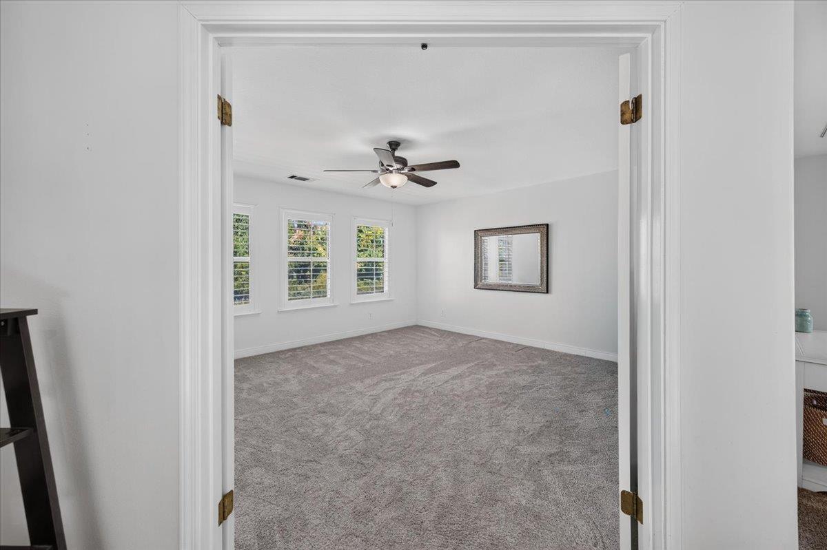 10283 N Sterling Ln, Fresno, CA 93730
