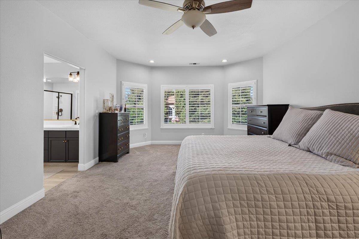 10283 N Sterling Ln, Fresno, CA 93730