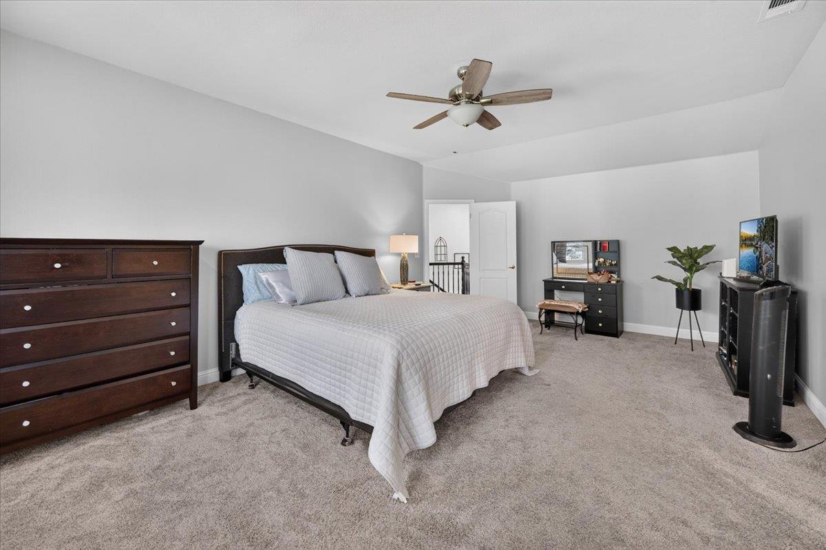 10283 N Sterling Ln, Fresno, CA 93730