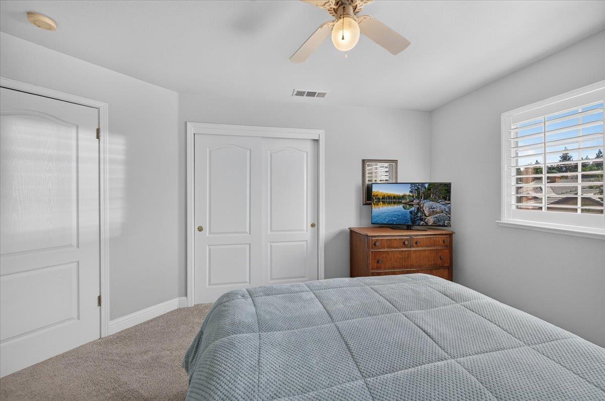 10283 N Sterling Ln, Fresno, CA 93730