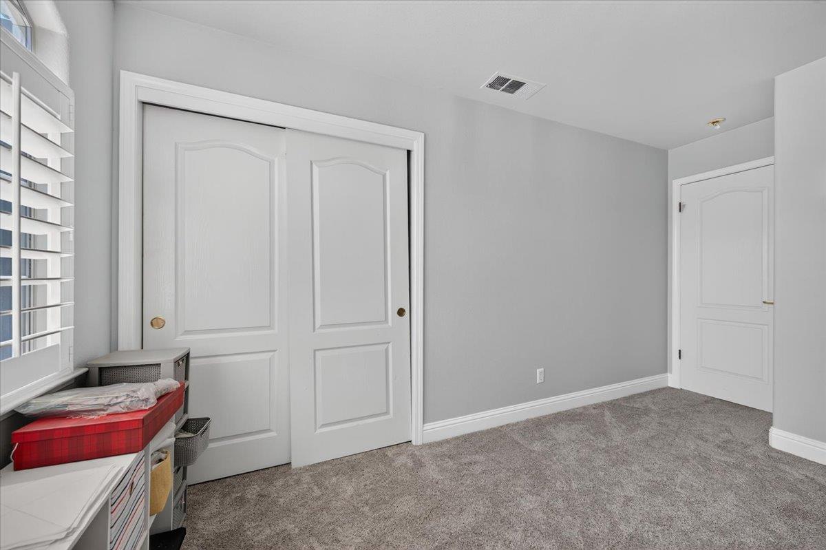 10283 N Sterling Ln, Fresno, CA 93730