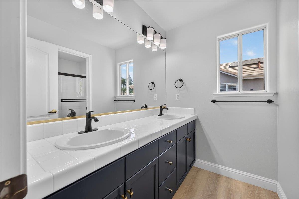 10283 N Sterling Ln, Fresno, CA 93730