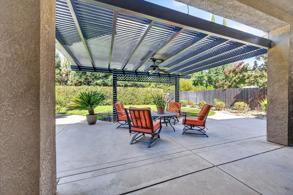 10283 N Sterling Ln, Fresno, CA 93730