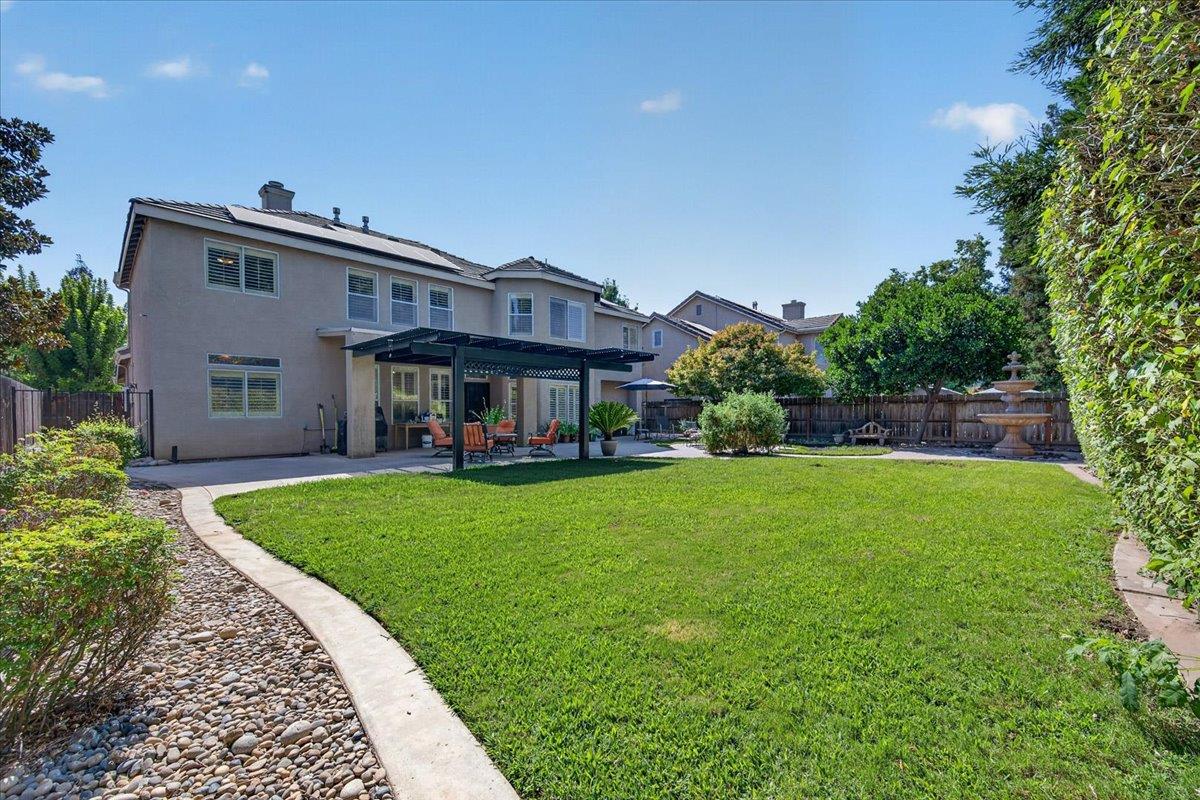 10283 N Sterling Ln, Fresno, CA 93730
