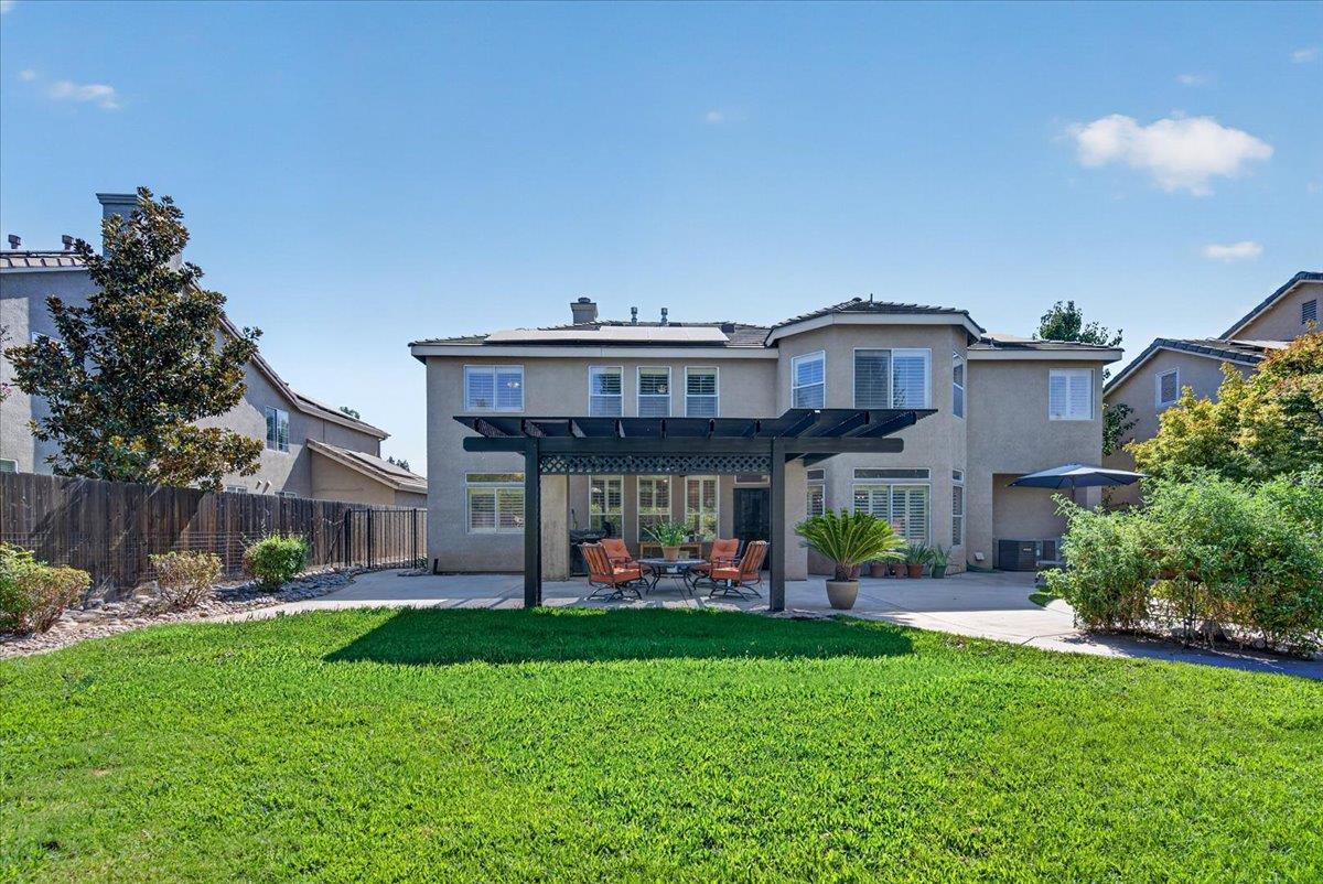 10283 N Sterling Ln, Fresno, CA 93730