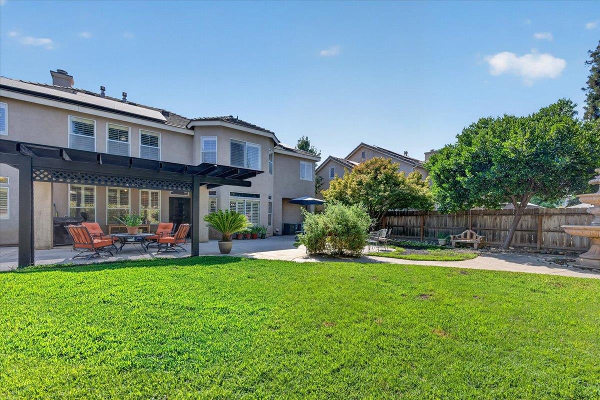 10283 N Sterling Ln, Fresno, CA 93730