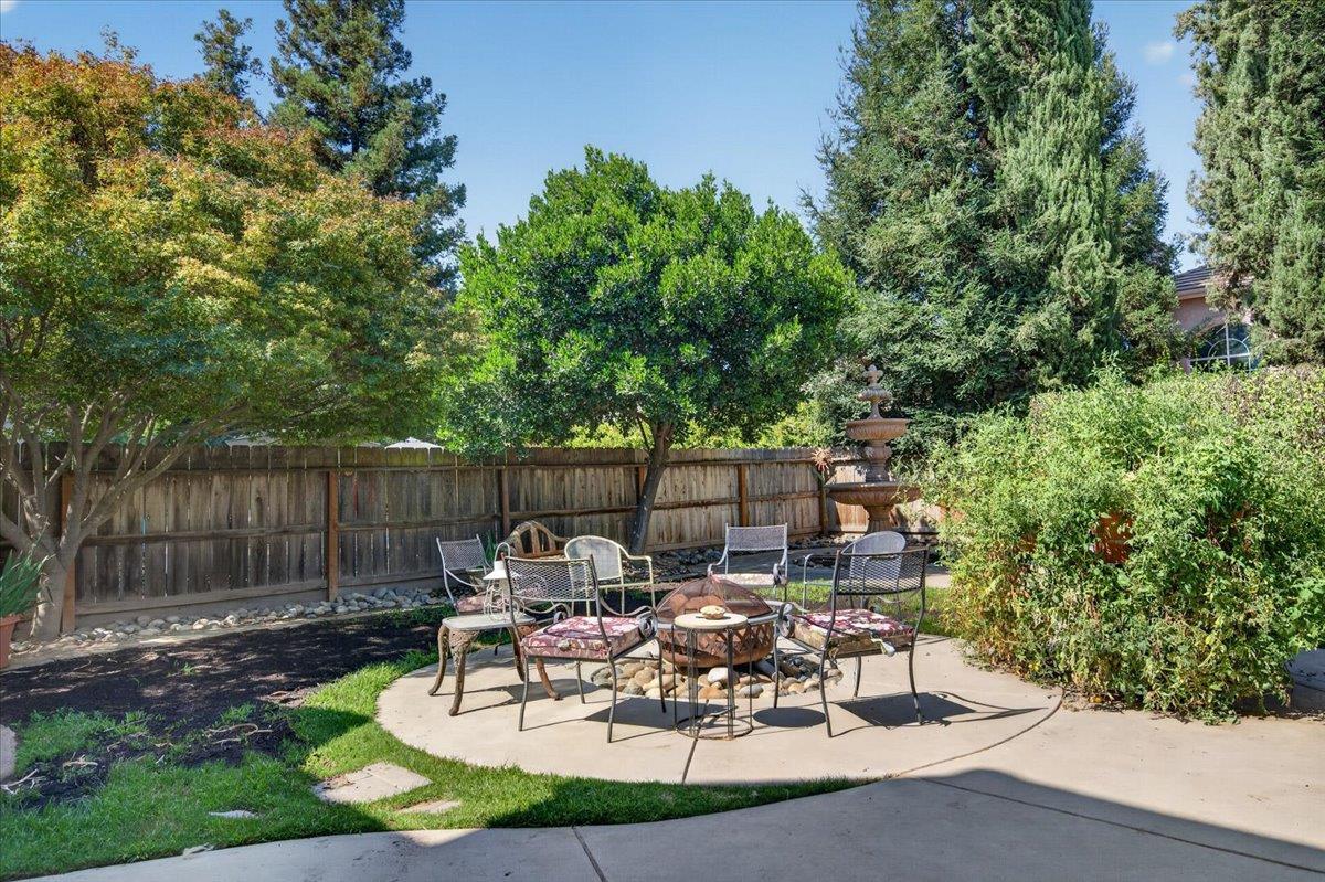 10283 N Sterling Ln, Fresno, CA 93730