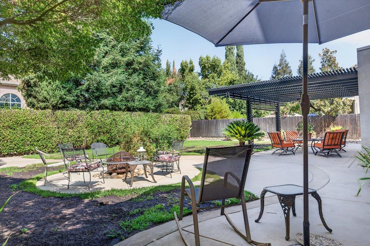 10283 N Sterling Ln, Fresno, CA 93730