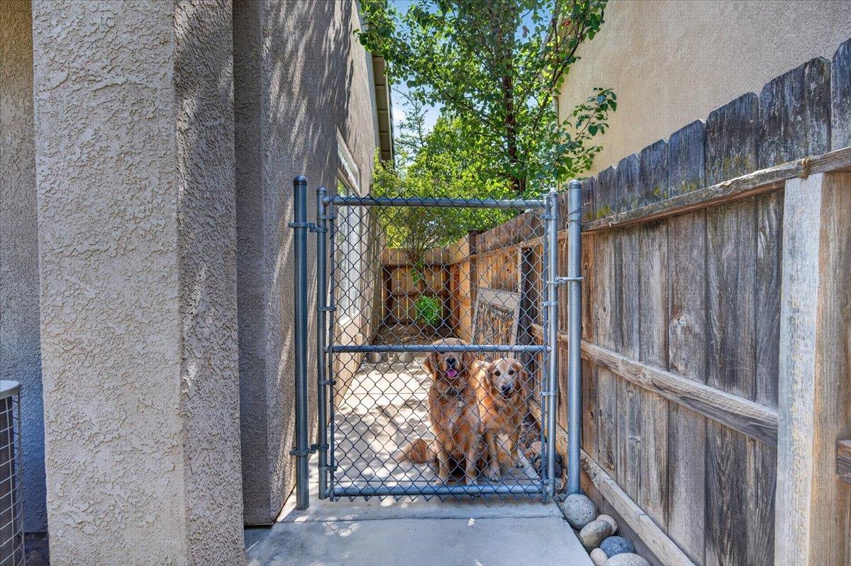 10283 N Sterling Ln, Fresno, CA 93730
