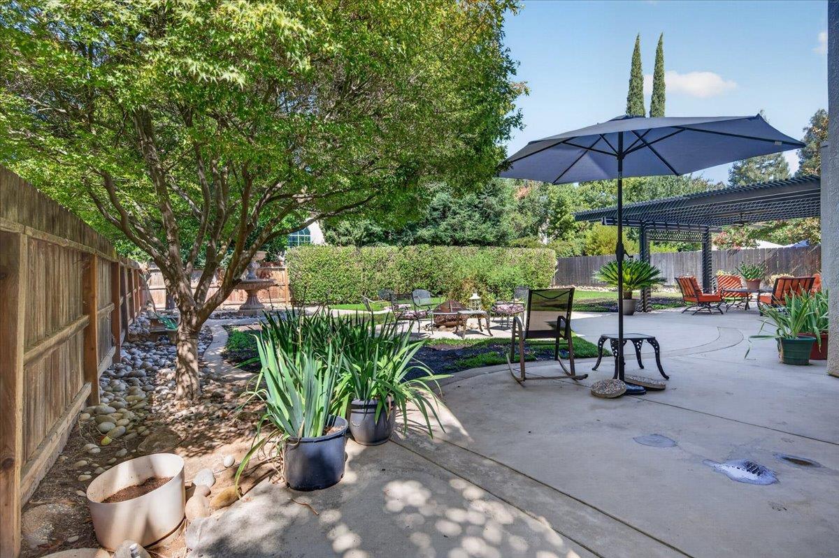 10283 N Sterling Ln, Fresno, CA 93730