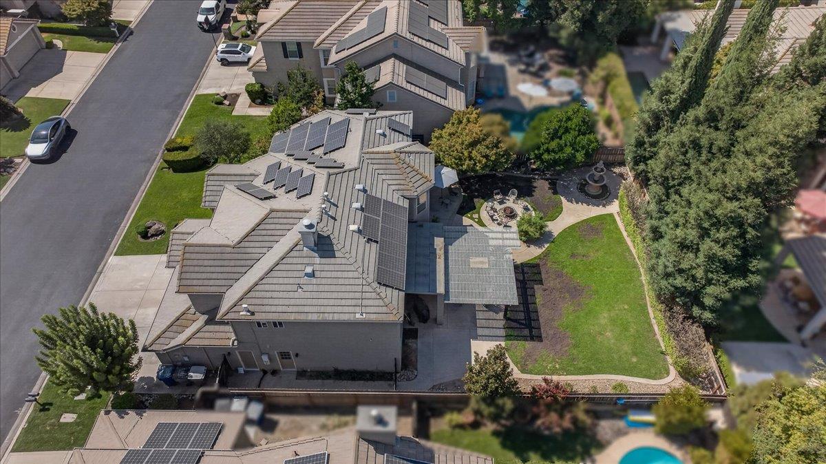 10283 N Sterling Ln, Fresno, CA 93730