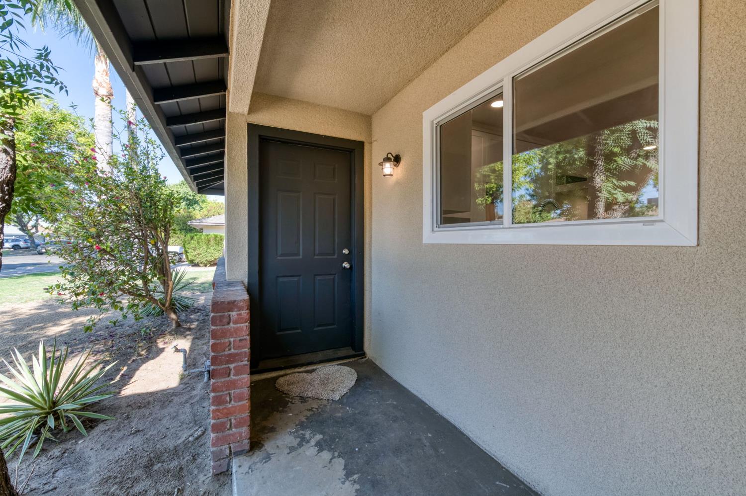 2605 E Sussex Way, Fresno, CA 93726