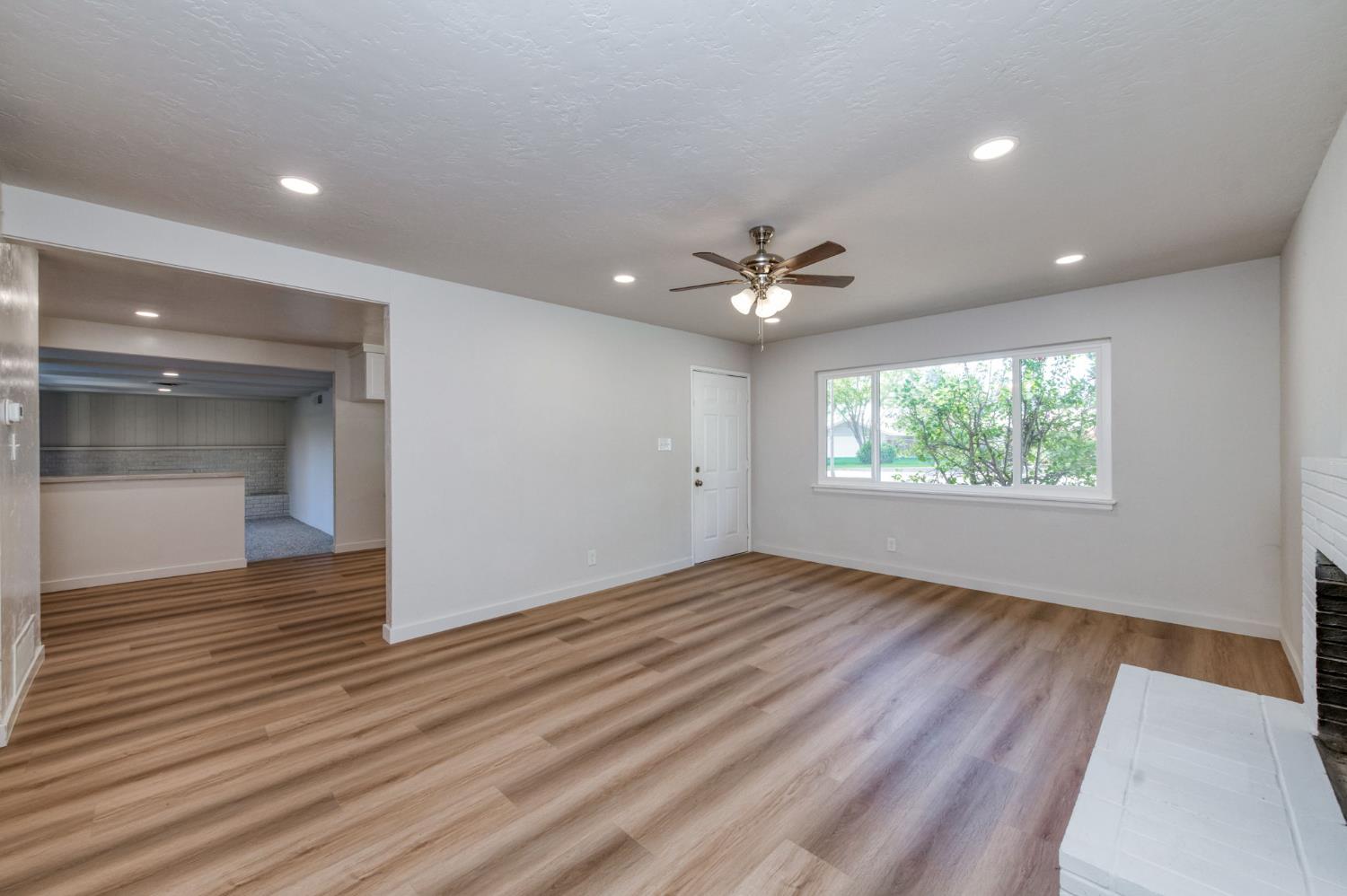2605 E Sussex Way, Fresno, CA 93726
