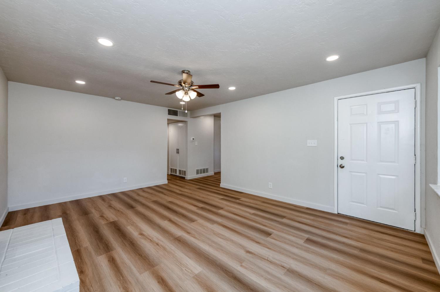 2605 E Sussex Way, Fresno, CA 93726