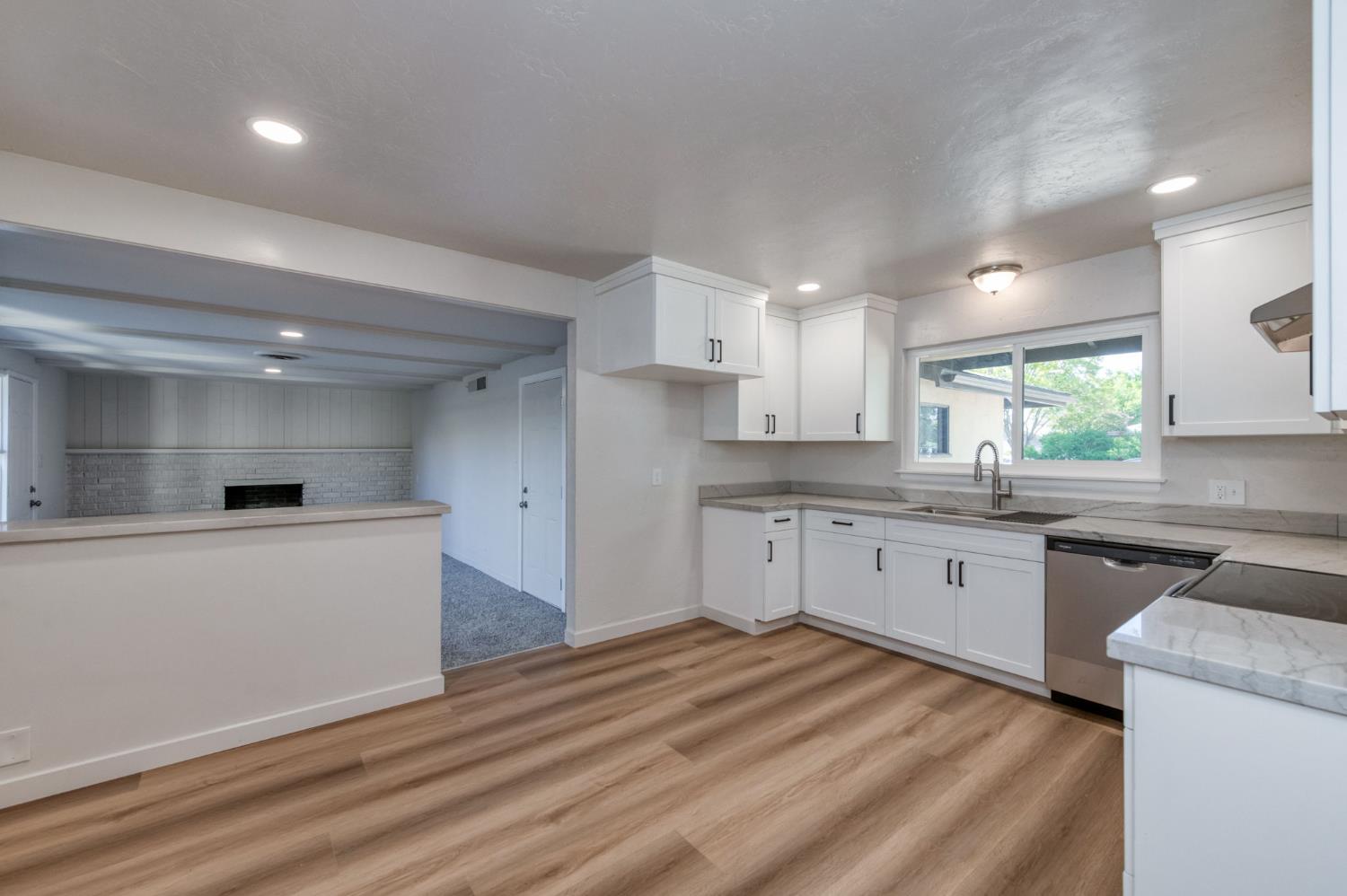 2605 E Sussex Way, Fresno, CA 93726