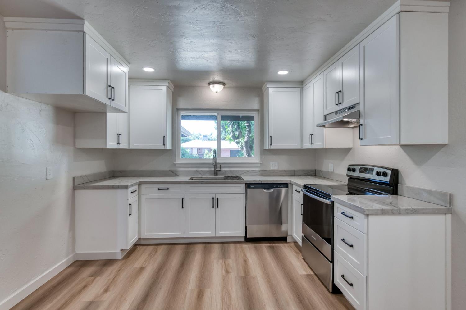 2605 E Sussex Way, Fresno, CA 93726