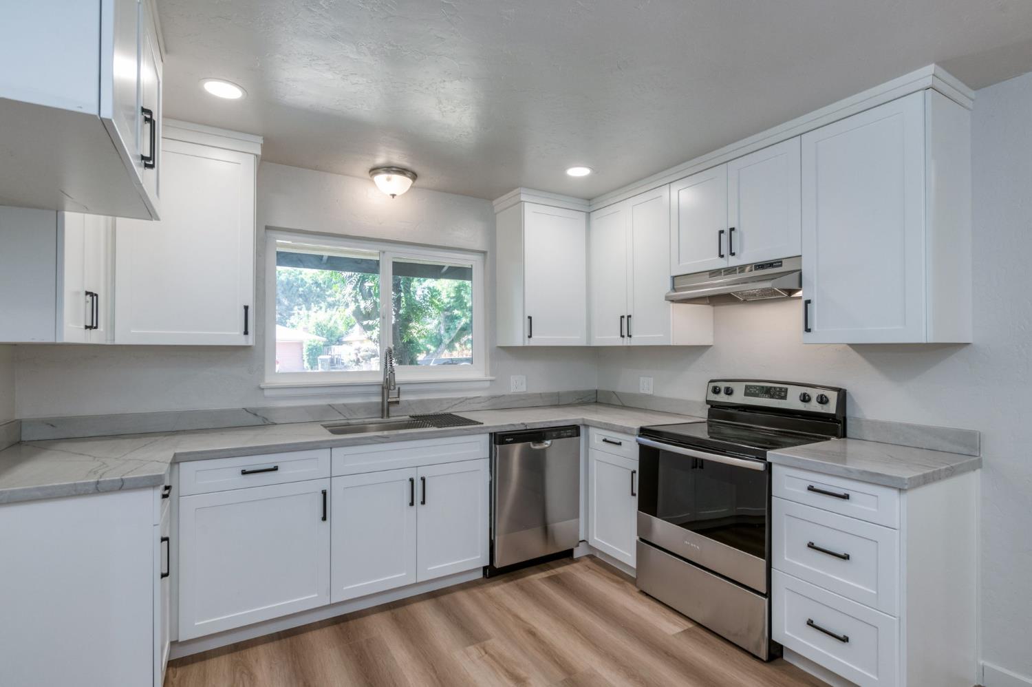 2605 E Sussex Way, Fresno, CA 93726