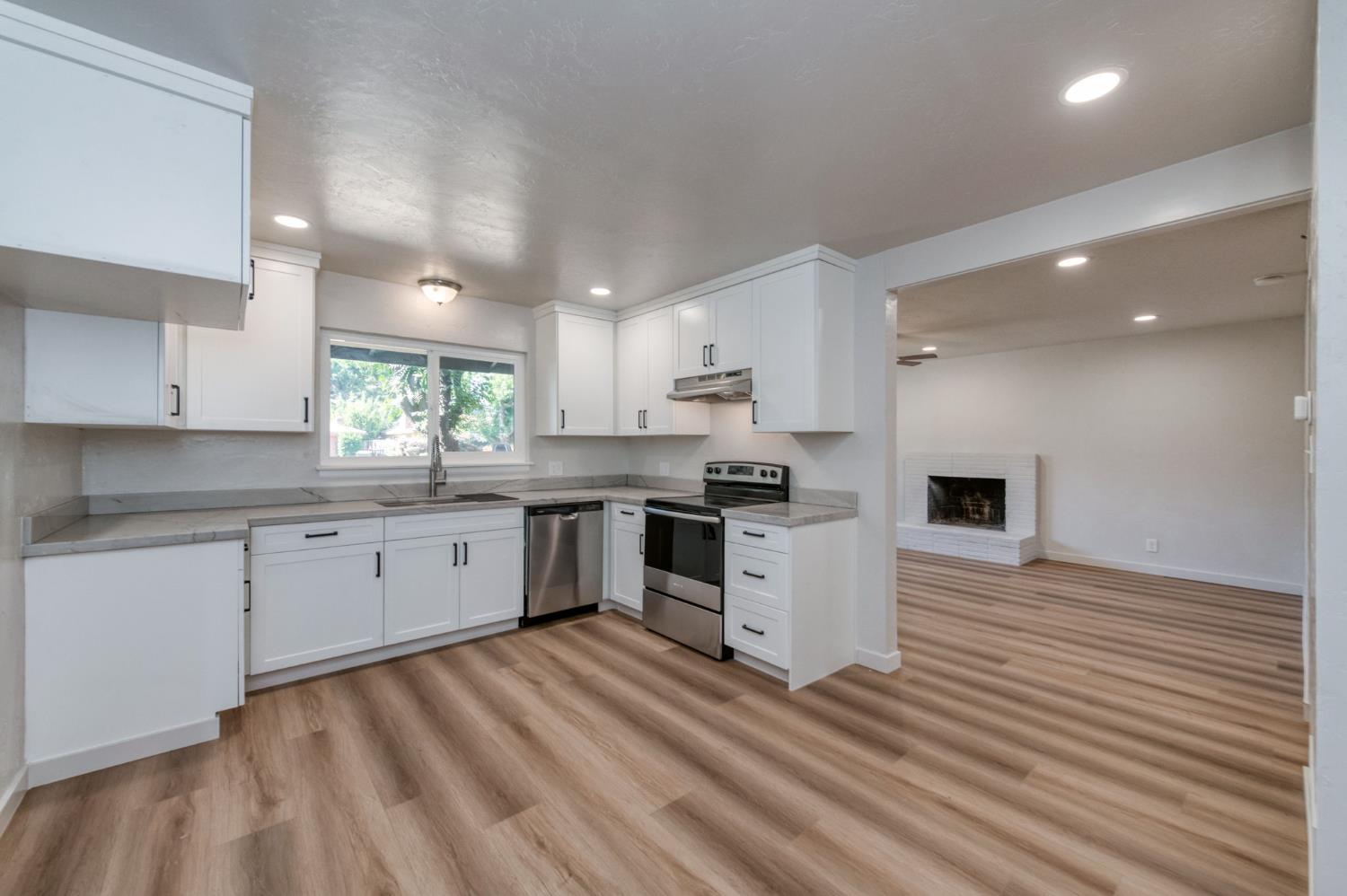 2605 E Sussex Way, Fresno, CA 93726