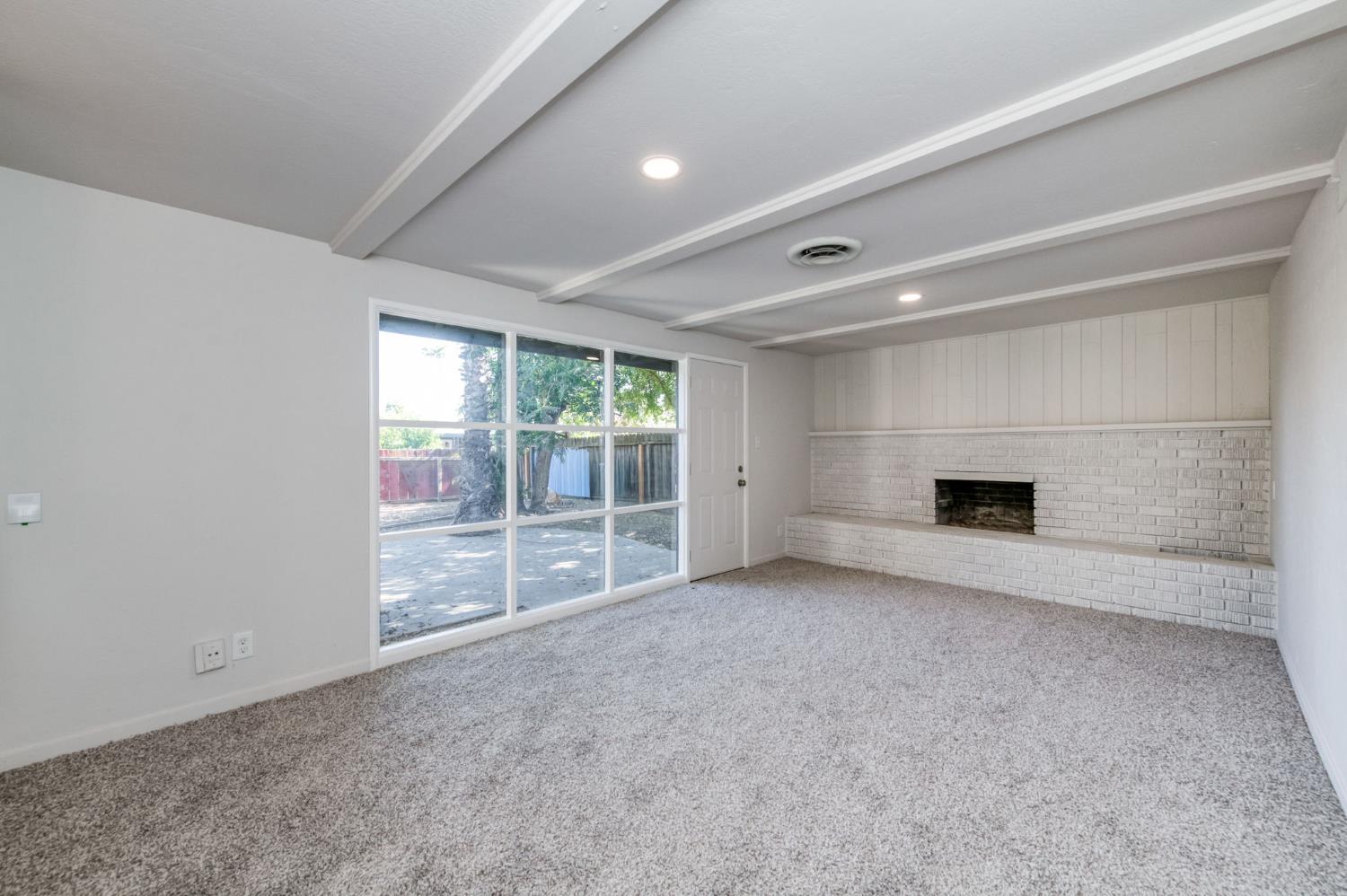 2605 E Sussex Way, Fresno, CA 93726