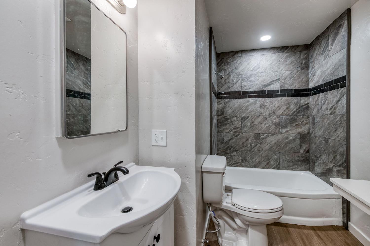 2605 E Sussex Way, Fresno, CA 93726