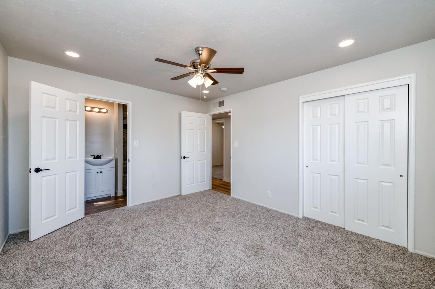 2605 E Sussex Way, Fresno, CA 93726