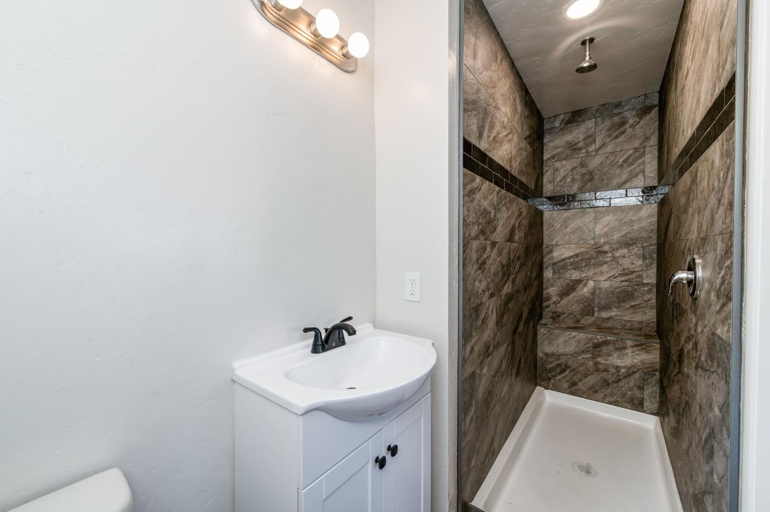2605 E Sussex Way, Fresno, CA 93726