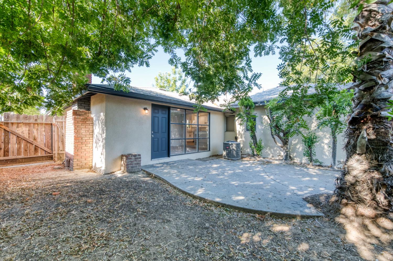 2605 E Sussex Way, Fresno, CA 93726