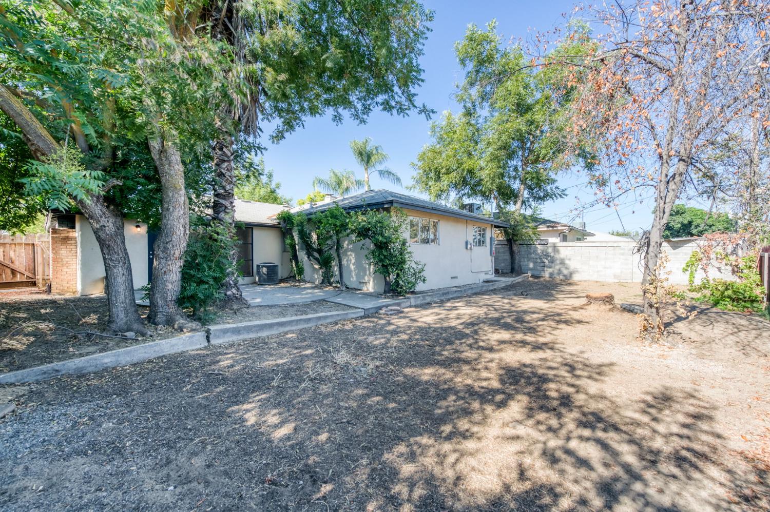 2605 E Sussex Way, Fresno, CA 93726