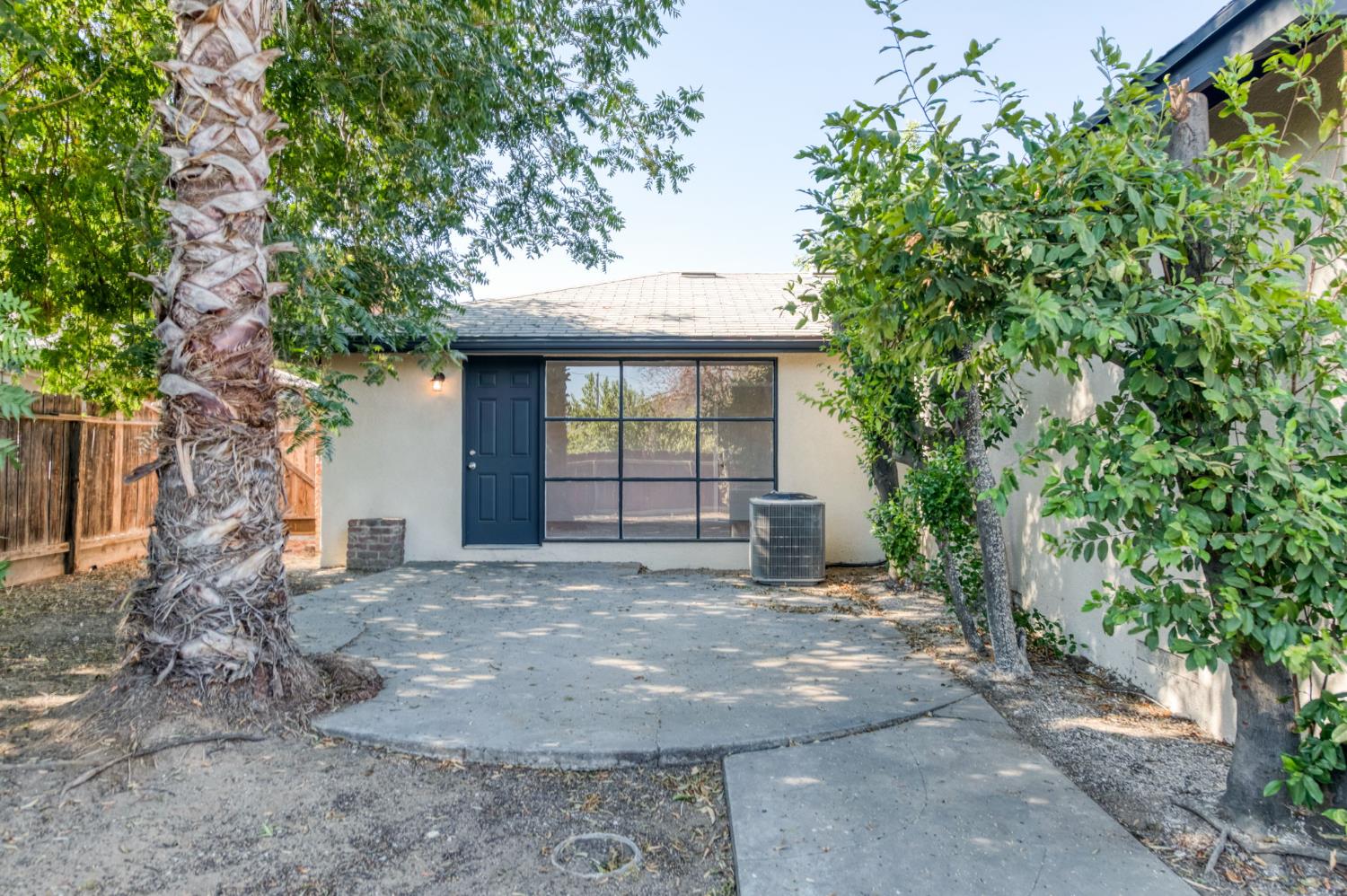 2605 E Sussex Way, Fresno, CA 93726