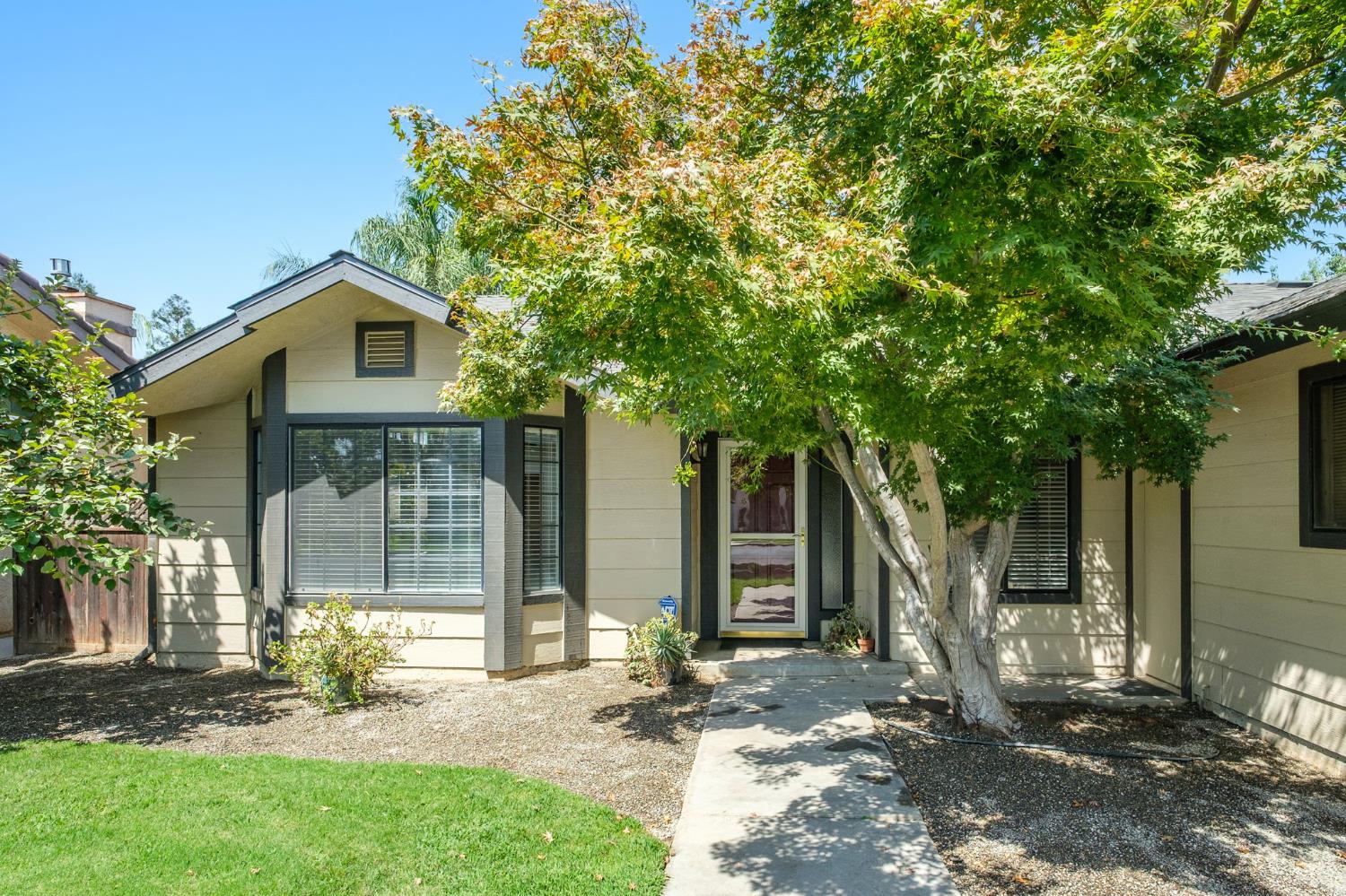 6465 N Cornelia Ave, Fresno, CA 93722